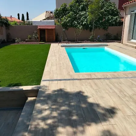 Avec Piscine Et Terrain De Petanque Βίλα